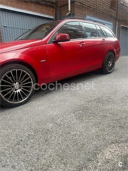 Usado Mercedes C180 Avantgarde 120 CV (88 kW) 2012 Rojo Familiar