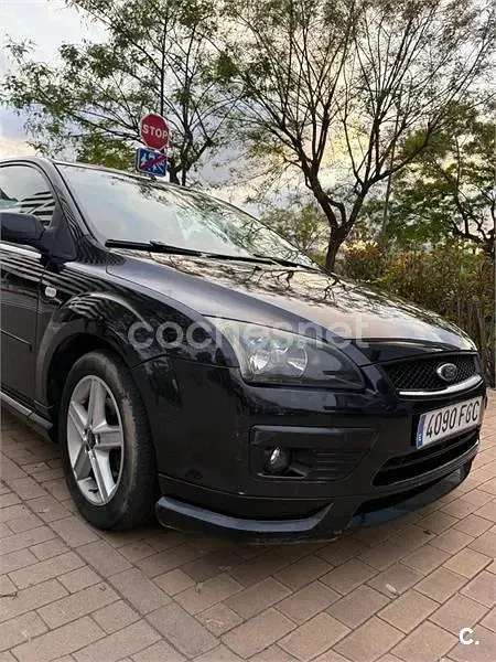 Begagnad Ford Focus Trend 100 HK (73 kW) 2006 Svart Sedan