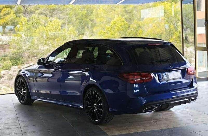 Usado Mercedes C200 150 CV (110 kW) 2019 Azul Familiar
