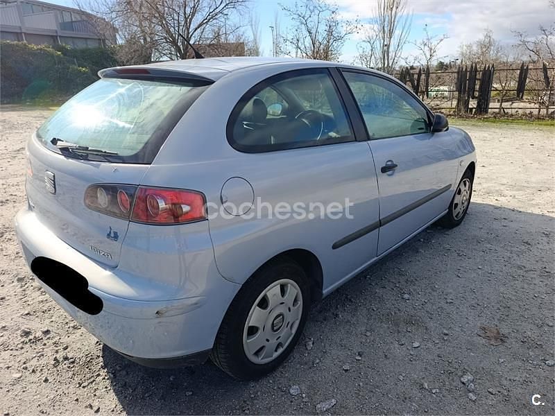 Usado Seat Ibiza Stella 75 CV (55 kW) 2003 Azul Berlina