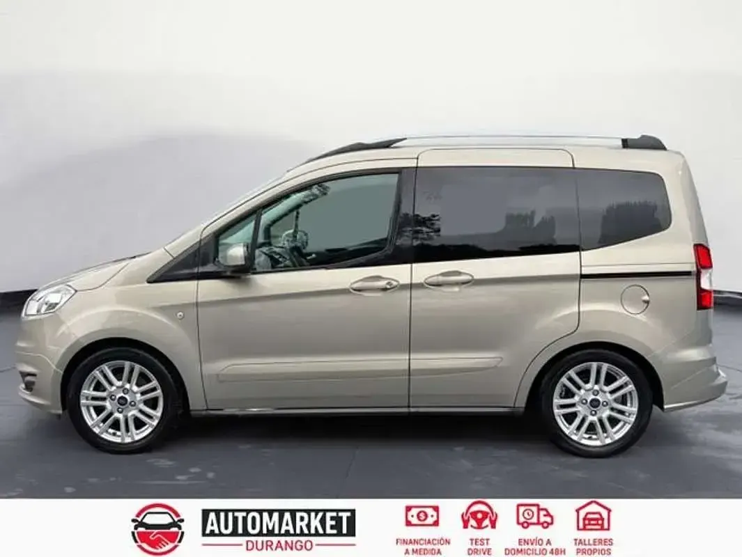 Usado Ford Tourneo Courier Ambiente 102 CV (75 kW) 2015 Beige Monovolumen