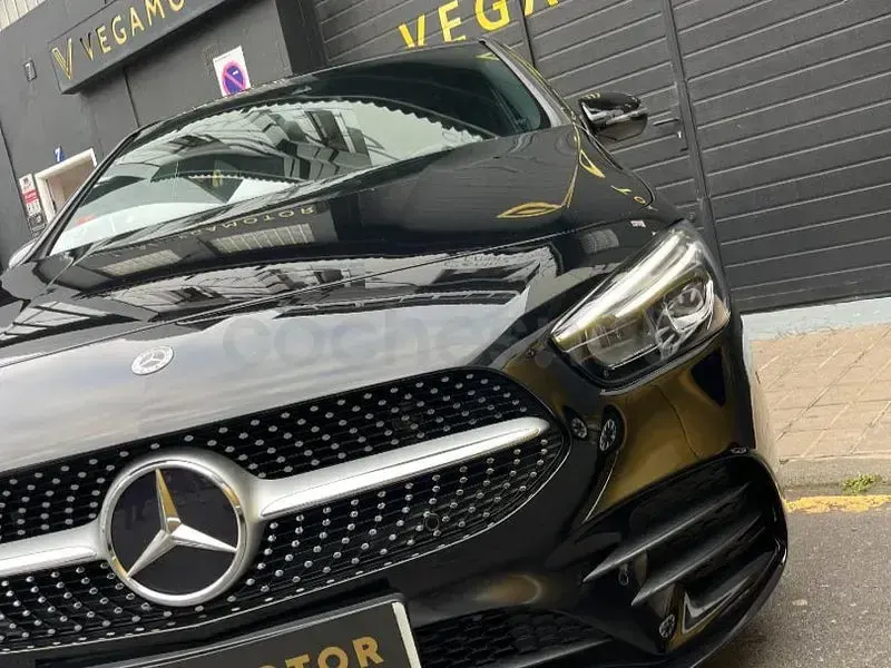 Usado Mercedes B180 136 CV (100 kW) 2021 Negro Monovolumen