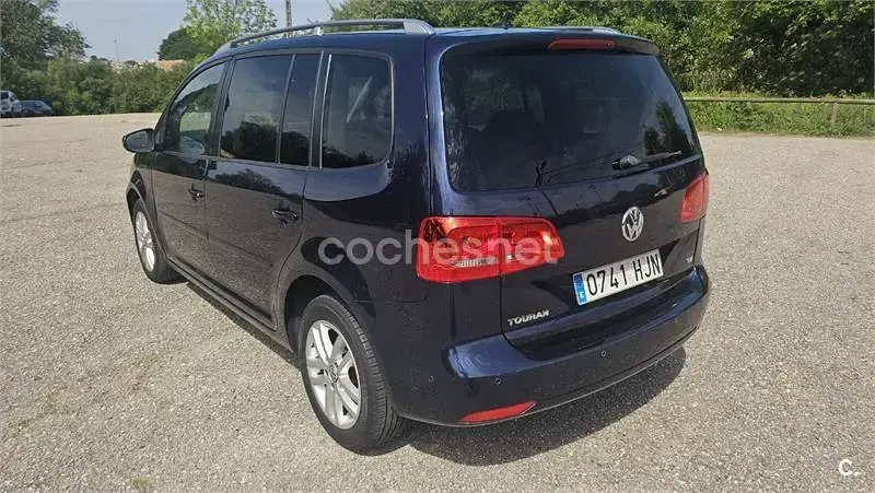 Usado VW Touran Advance 105 CV (77 kW) 2012 Azul Monovolumen