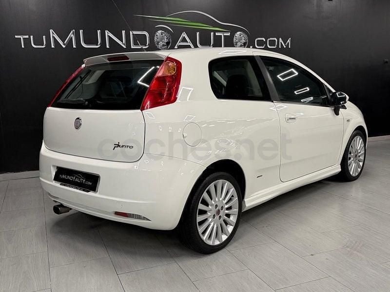 Usado Fiat Grande Punto Sport 90 CV (66 kW) 2009 Blanco Utilitario