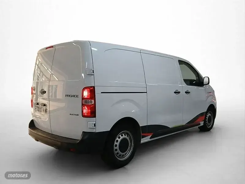 Usado Toyota Proace Verso Plus 100 kW (136 CV) 2023 Blanco Familiar