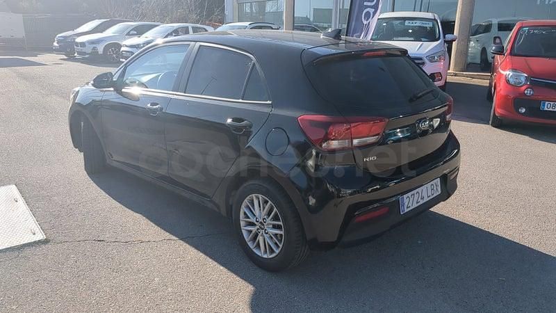 Usado Kia Rio 100 CV (73 kW) 2019 Negro Berlina