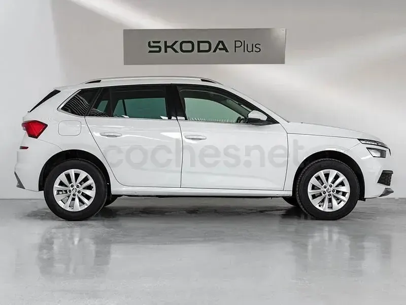 Usado Skoda Kamiq Ambition 110 CV (80 kW) 2021 Blanco SUV