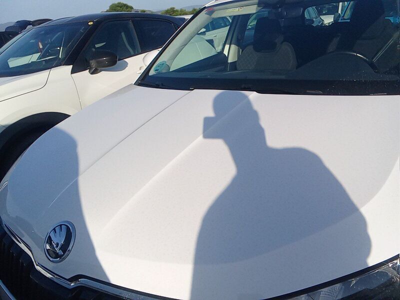 Blanco Usado 2021 Skoda Karoq Ambition SUV | 24.400 € (Un poco caro) - Imagen 1/4