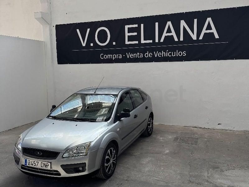 Usado Ford Focus Sport 115 CV (84 kW) 2006 Gris / plata Berlina