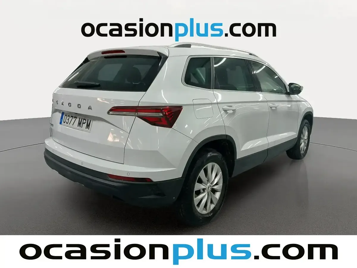 Usado Skoda Karoq Selection 115 CV (84 kW) 2024 Blanco SUV