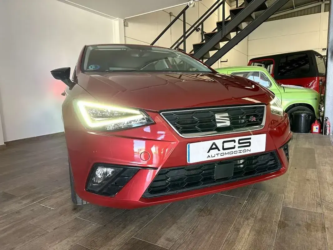 Usado Seat Ibiza FR 90 CV (66 kW) 2020 Rojo Utilitario