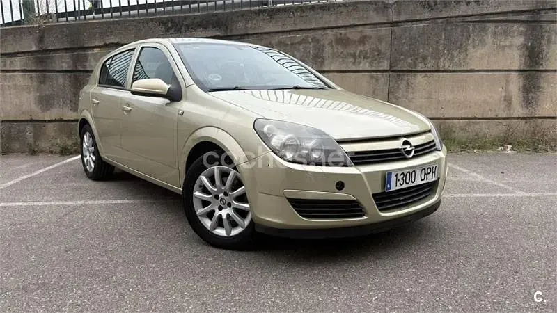 Usado Opel Astra Enjoy 105 CV (77 kW) 2005 Beige Berlina