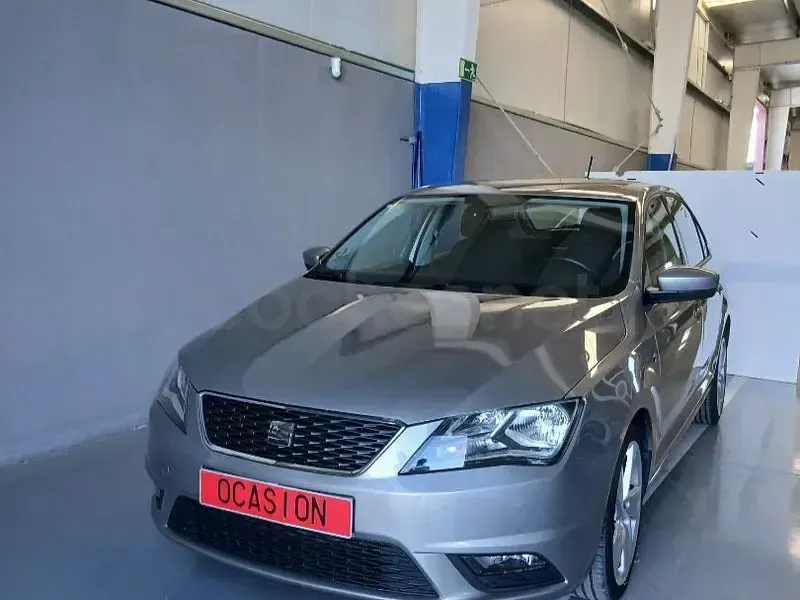 Usado Seat Toledo Reference 105 CV (77 kW) 2014 Marrón Utilitario