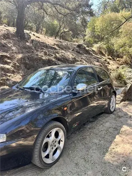 Usado Alfa Romeo 147 Distinctive 120 CV (88 kW) 2004 Negro Utilitario