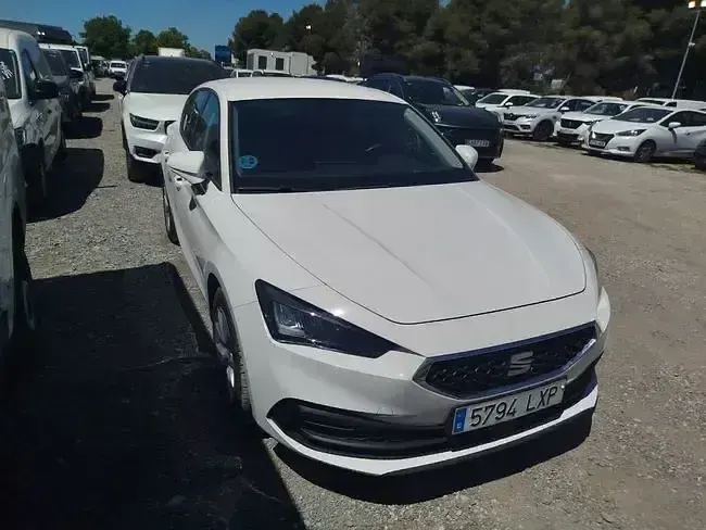 Usado Seat Leon Style 116 CV (85 kW) 2022 Blanco Utilitario