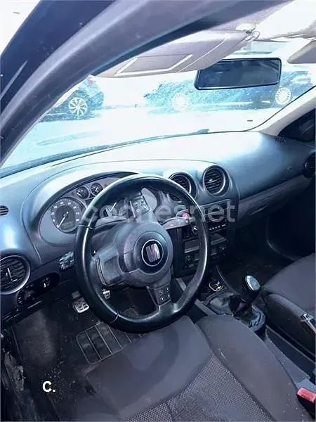 Usado Seat Ibiza Sport 100 CV (73 kW) 2006 Negro Utilitario