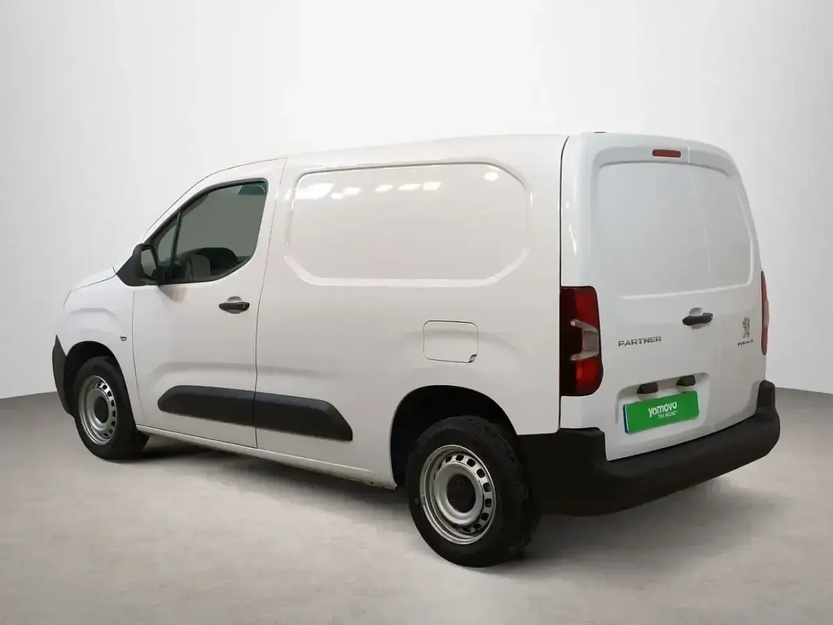 Usado Peugeot Partner 102 CV (75 kW) 2022 Blanco Monovolumen