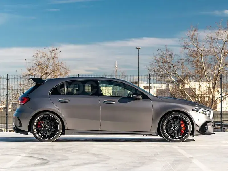 Usado Mercedes A45 AMG 421 CV (309 kW) 2020 Gris / plata Berlina