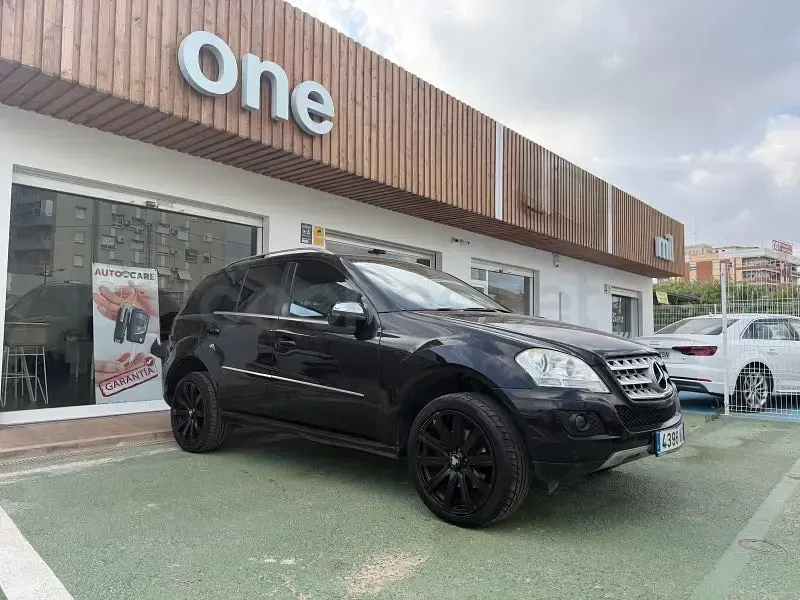 Usado Mercedes ML320 AMG Edition 1 224 CV (164 kW) 2008 Negro SUV