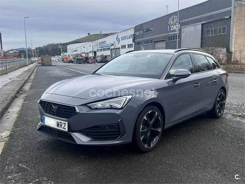 Usado Cupra Leon 150 CV (110 kW) 2024 Gris / plata Familiar