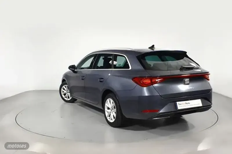 Usado Seat Leon Style 116 CV (85 kW) 2025 Gris Berlina