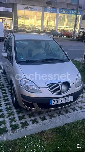Usado Lancia Musa 95 CV (69 kW) 2006 Beige Monovolumen