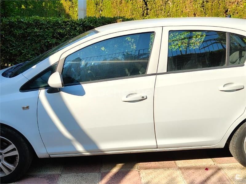 Blanco Usado 2009 Opel Corsa Berlina | 3200 € (Buen precio) - Imagen 1/4