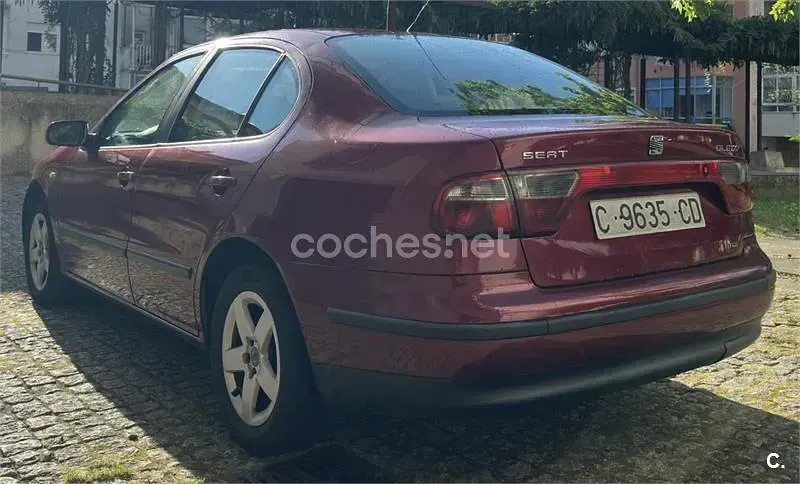 Usado Seat Toledo Sport 110 CV (80 kW) 1999 Granate Berlina