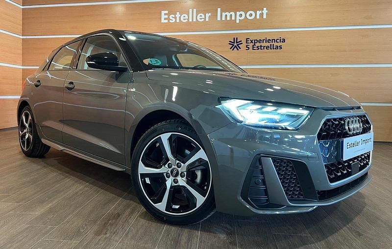 Usado Audi A1 Premium 110 CV (80 kW) 2021 Gris Utilitario