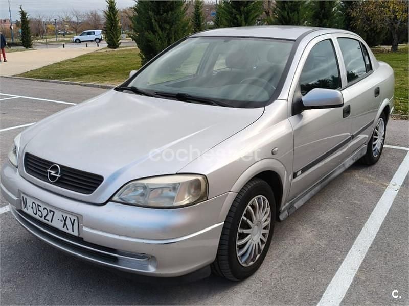 Usado Opel Astra Comfort 82 CV (60 kW) 1999 Gris / plata Berlina