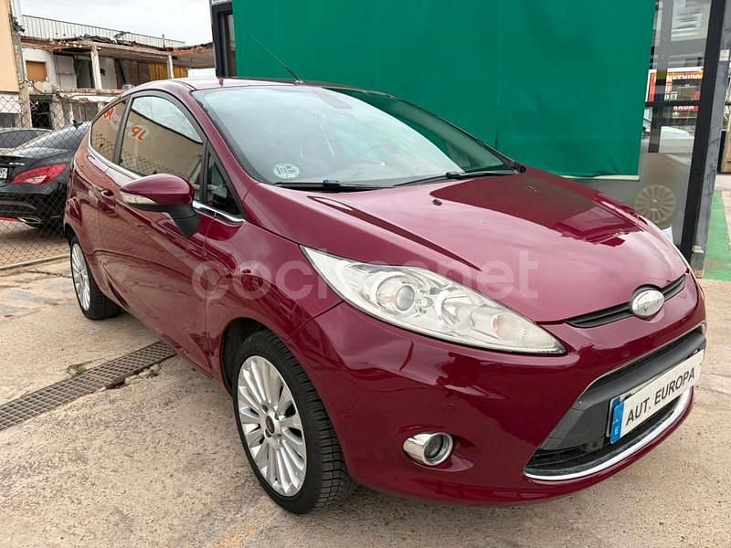 Granate Usado 2009 Ford Fiesta Titanium Berlina | 5490 € (Precio justo) - Imagen 1/4
