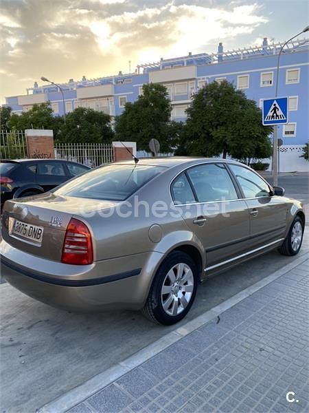 Beige Usado 2006 Skoda Superb Comfort Berlina | 3600 € - Imagen 1/4