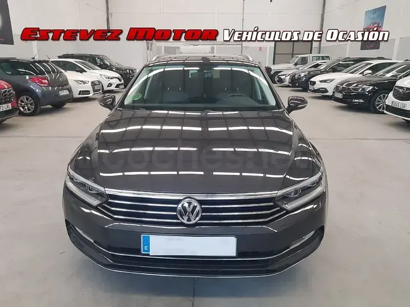 Usado VW Passat 150 CV (110 kW) 2019 Gris / plata Familiar