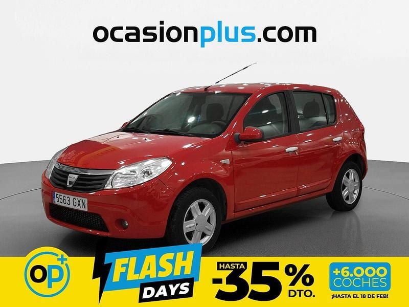 Usado Dacia Sandero Lauréate 70 CV (51 kW) 2010 Rojo Utilitario