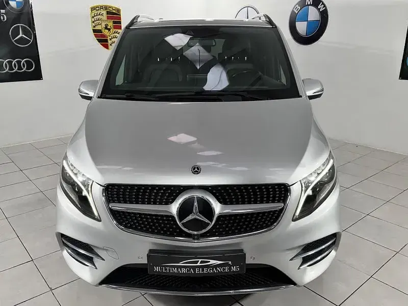 Usado Mercedes V300 Exclusive 239 CV (175 kW) 2019 Gris / plata Monovolumen