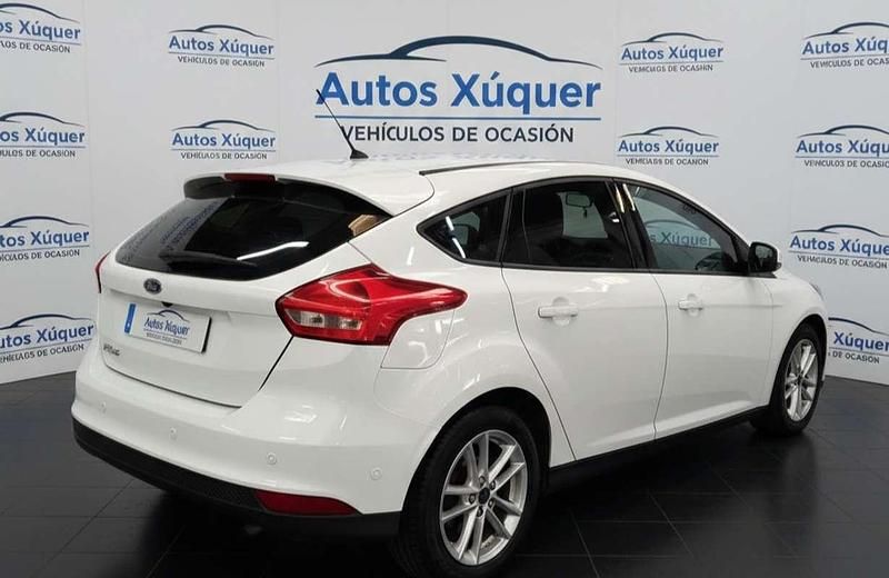 Usado Ford Focus 125 CV (91 kW) 2016 Blanco Berlina