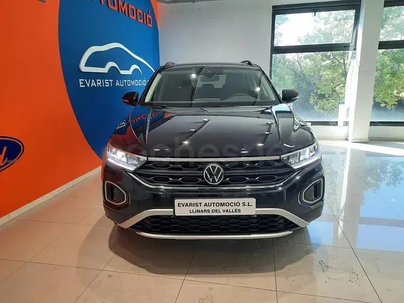 Usado VW T-Roc Life 150 CV (110 kW) 2024 Negro SUV