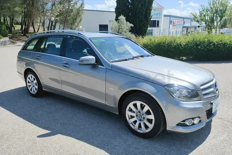 Usado Mercedes C200 136 CV (100 kW) 2011 Gris Familiar