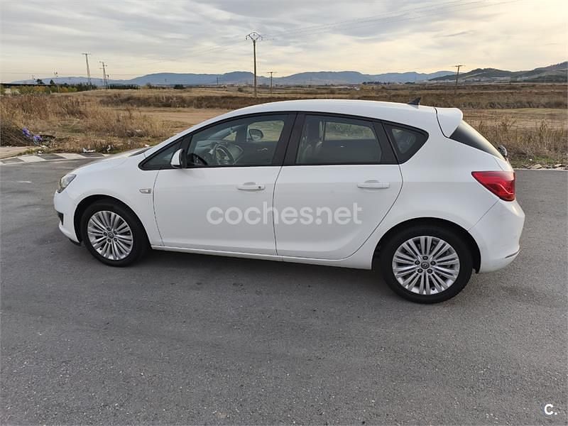 Blanco Usado 2015 Opel Astra Selective Berlina | 6500 € (Buen precio) - Imagen 1/4