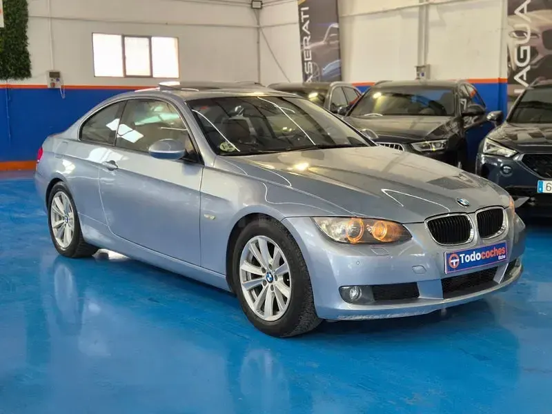 Usado BMW 320 177 CV (130 kW) 2009 Gris / plata Coupe