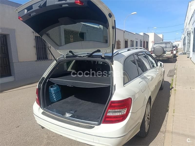 Usado Mercedes C220 Avantgarde 170 CV (125 kW) 2012 Blanco Familiar