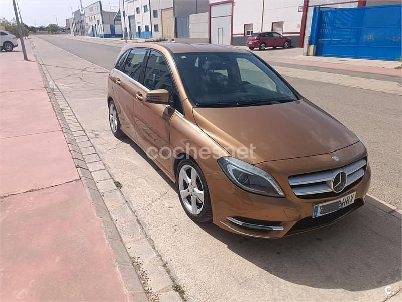 Marrón Usado 2013 Mercedes B180 Monovolumen | 8600 € (Super precio) - Imagen 1/4