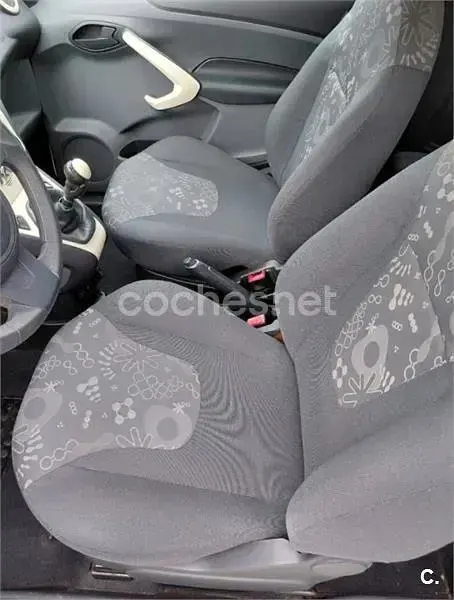 Usado Ford Ka Individual 69 CV (50 kW) 2012 Blanco Utilitario