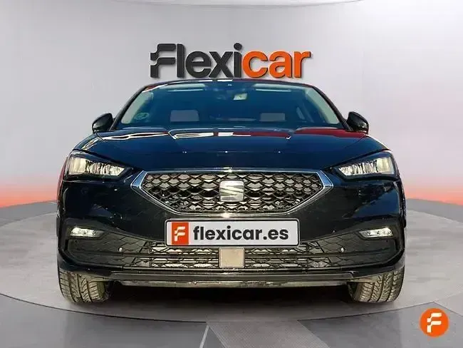 Usado Seat Leon Reference 110 CV (80 kW) 2021 Negro