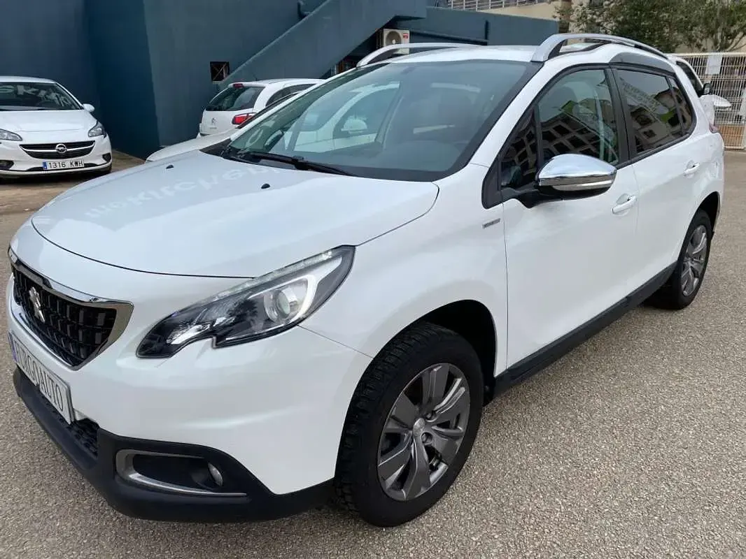 Usado Peugeot 2008 Style 82 CV (60 kW) 2019 Blanco SUV