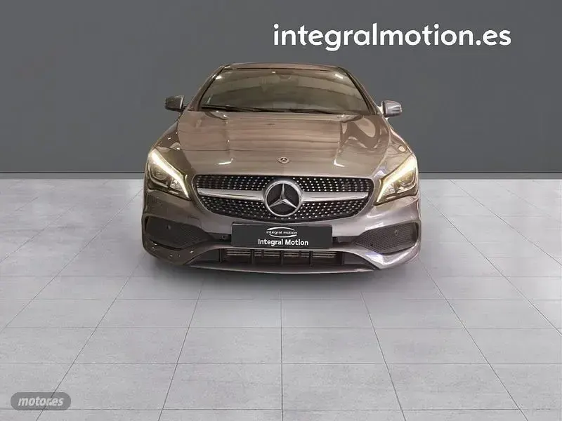 Usado Mercedes CLA200 Shooting Brake 136 CV (100 kW) 2018 Gris Familiar