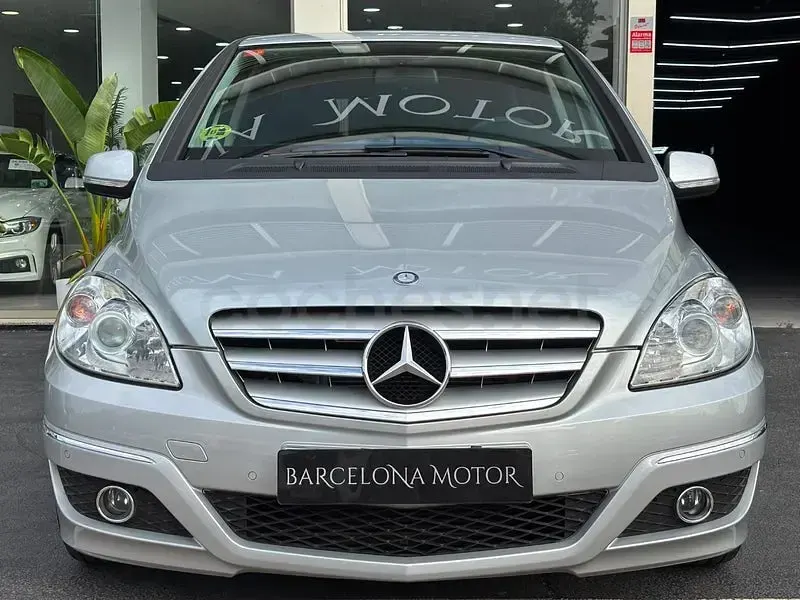 Usado Mercedes B200 140 CV (102 kW) 2011 Gris / plata Utilitario