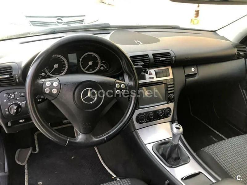 Usado Mercedes C200 Sport Edition 122 CV (89 kW) 2005 Gris / plata Berlina