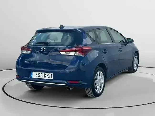Usado Toyota Auris Business Edition 116 CV (85 kW) 2018 Azul Berlina