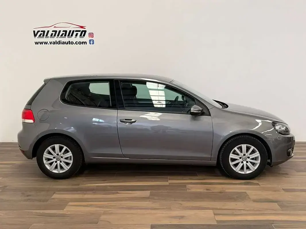 Usado VW Golf VI Highline 122 CV (89 kW) 2009 Gris Utilitario